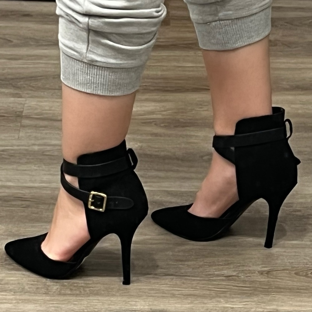 SEXY POINTY HEELS